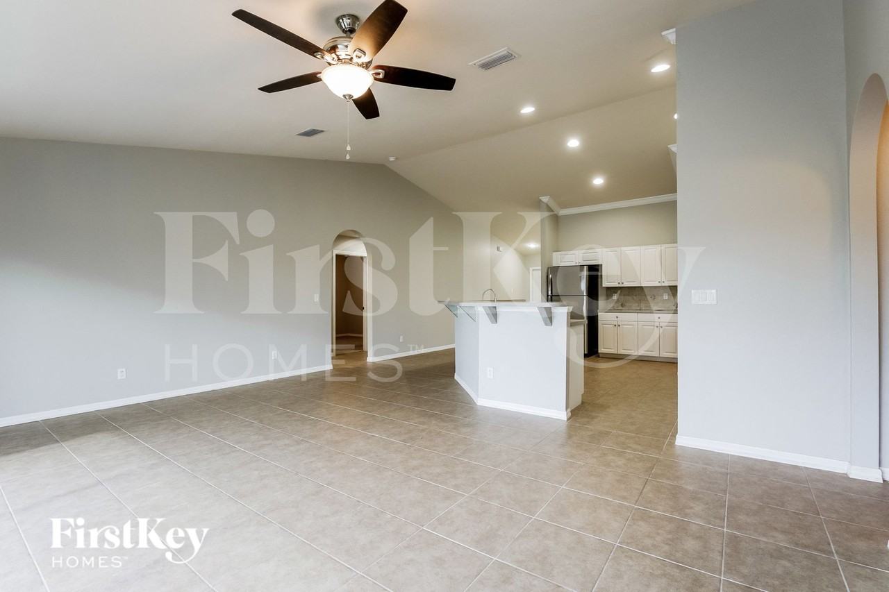 1823 Laurie St - Photo 5 of 16
