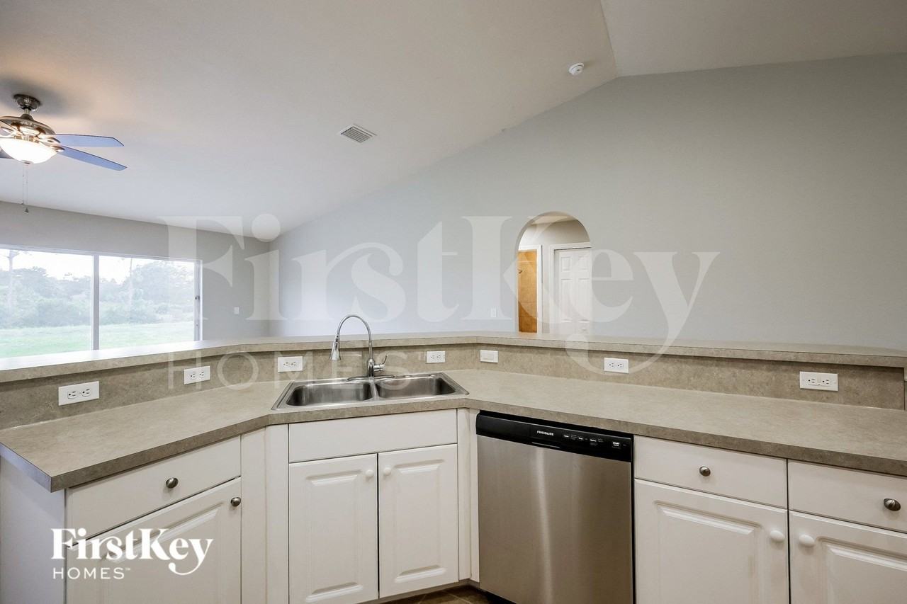 1823 Laurie St - Photo 7 of 16