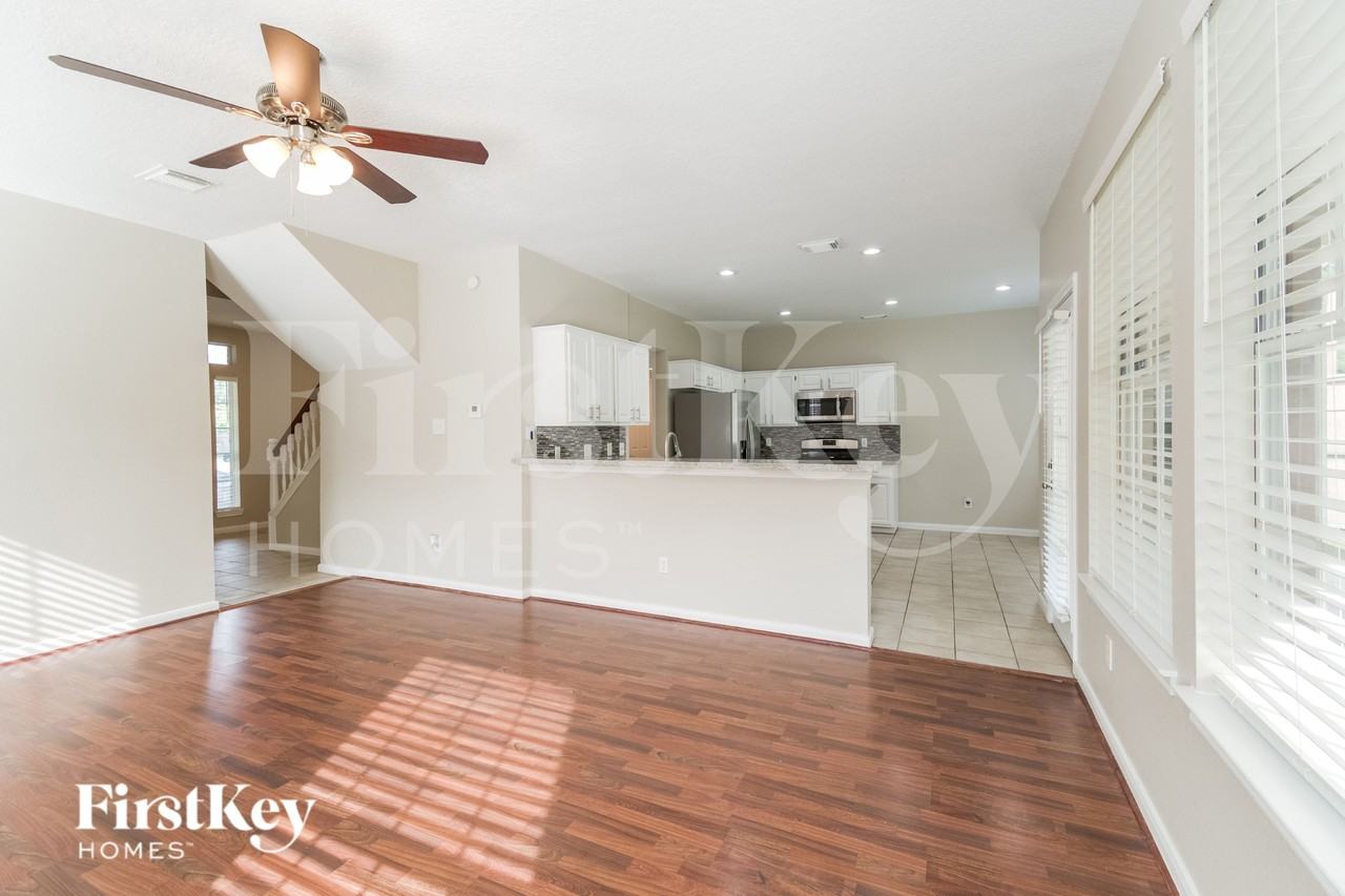 1816 Oak Lake Cir - Photo 4 of 16
