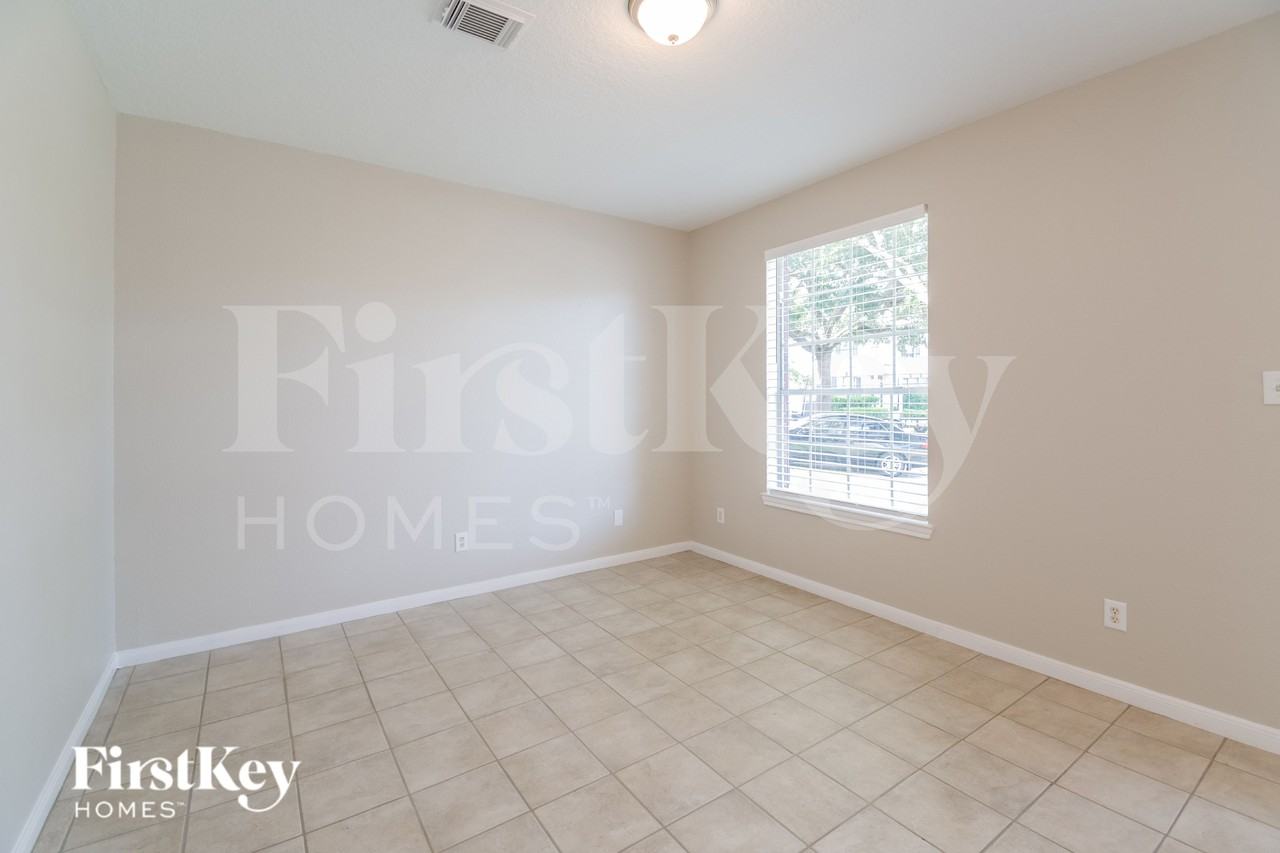 1816 Oak Lake Cir - Photo 5 of 16