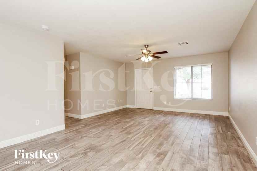 9331 W Irma Ln - Photo 3 of 15