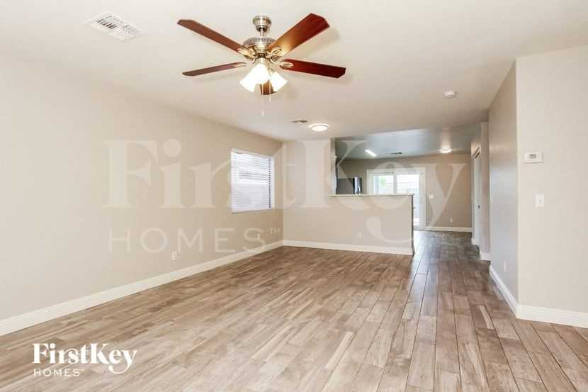 9331 W Irma Ln - Photo 4 of 15