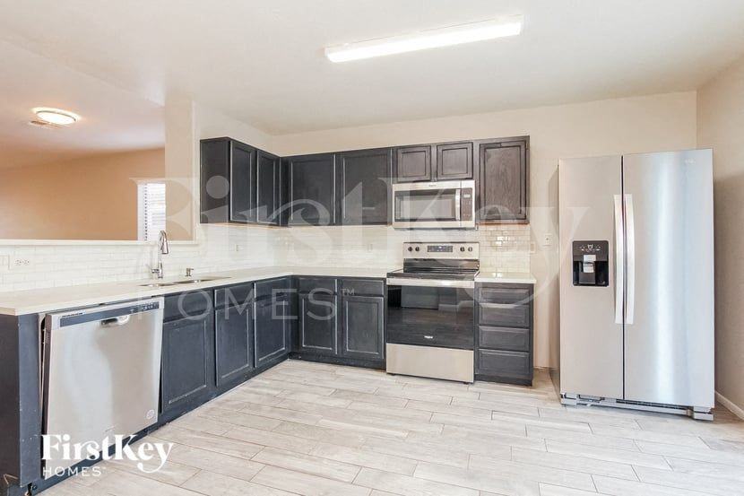 9331 W Irma Ln - Photo 6 of 15