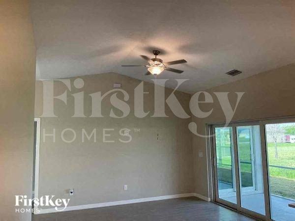 920 Nw Juanita Pl - Photo 2 of 11