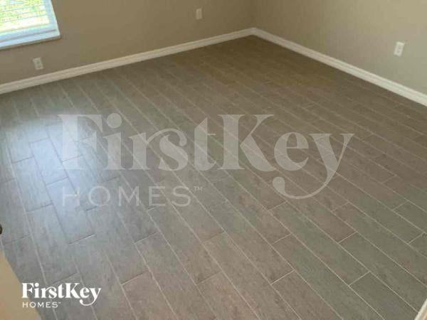 920 Nw Juanita Pl - Photo 4 of 11