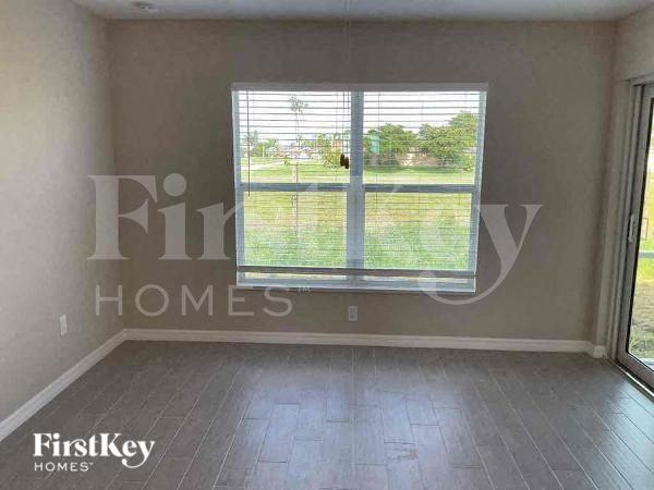 920 Nw Juanita Pl - Photo 5 of 11