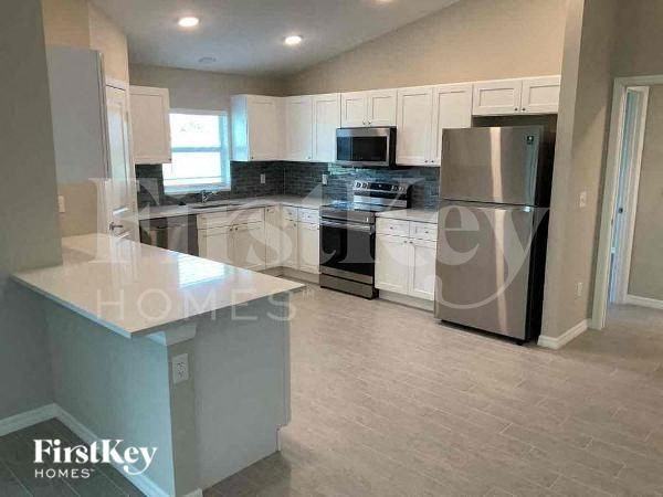 920 Nw Juanita Pl - Photo 6 of 11