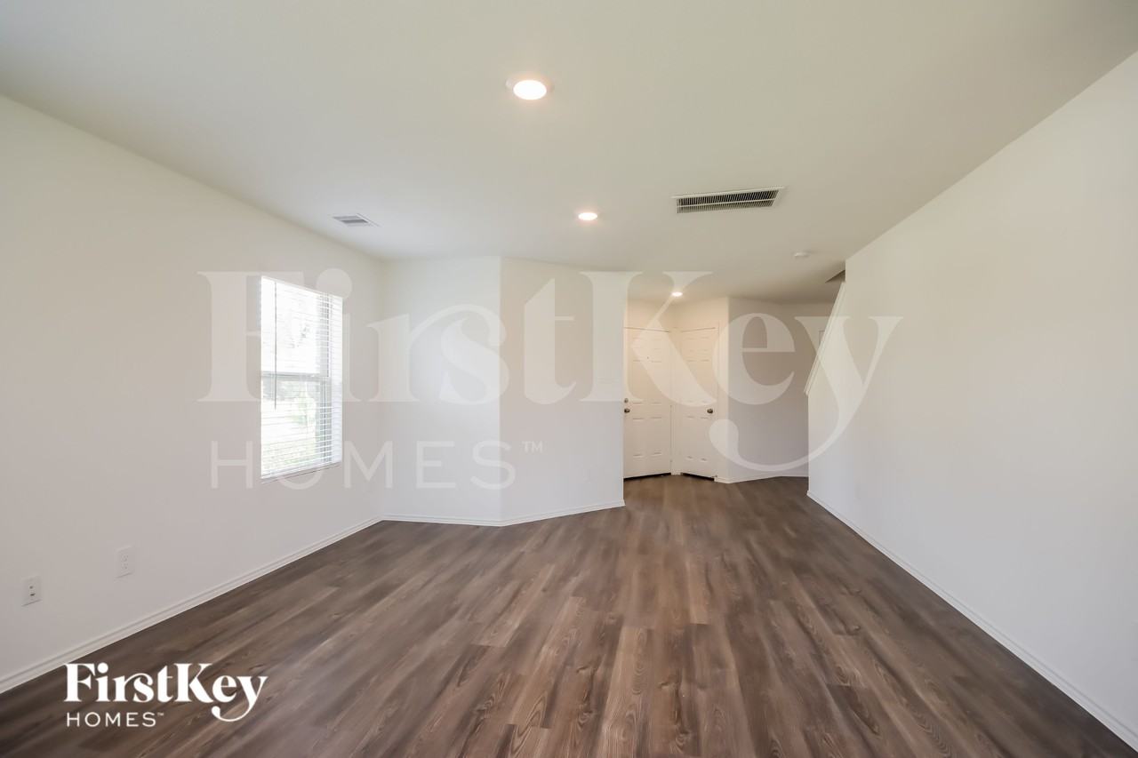 1302 Vincente Ct - Photo 4 of 16