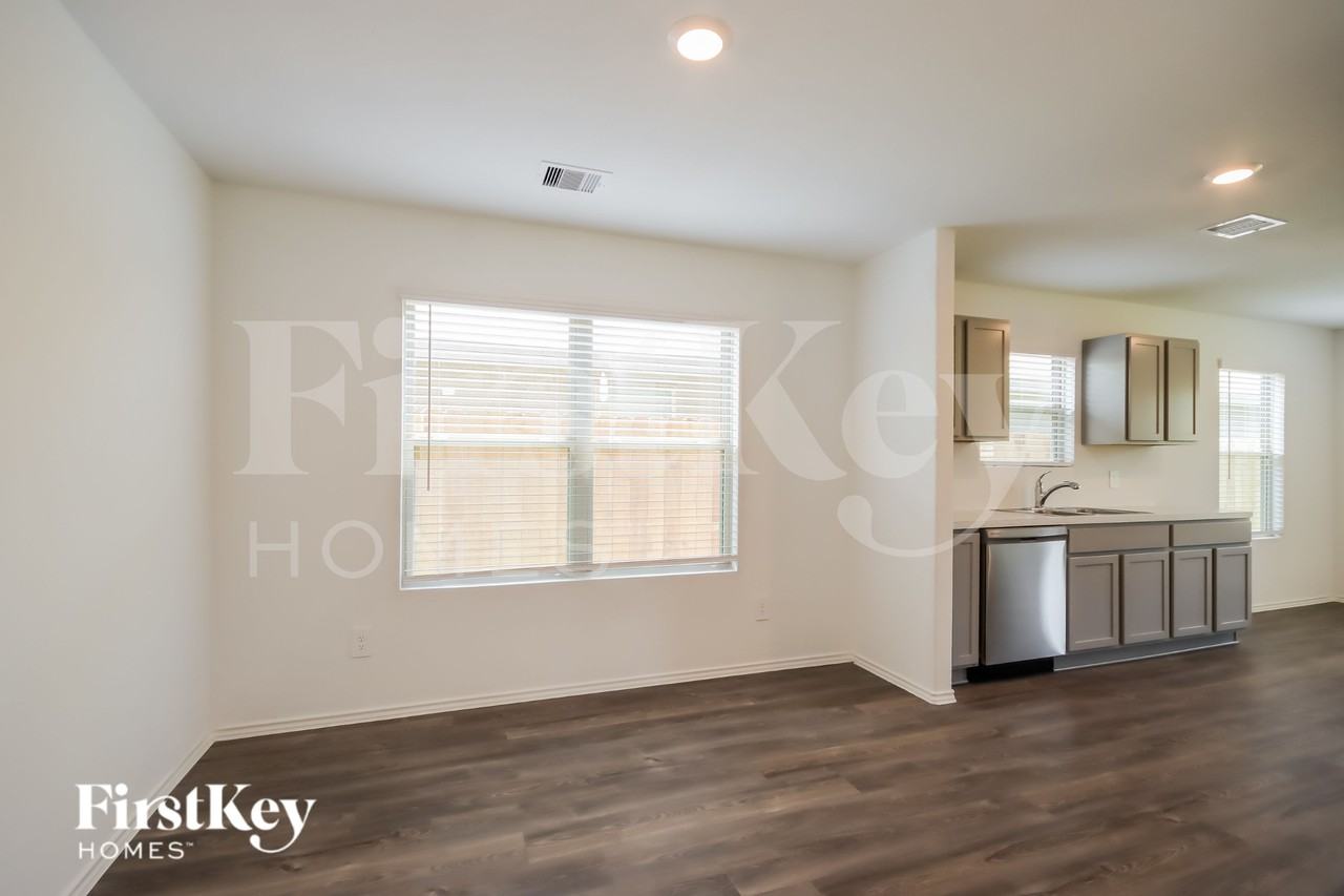 1302 Vincente Ct - Photo 5 of 16