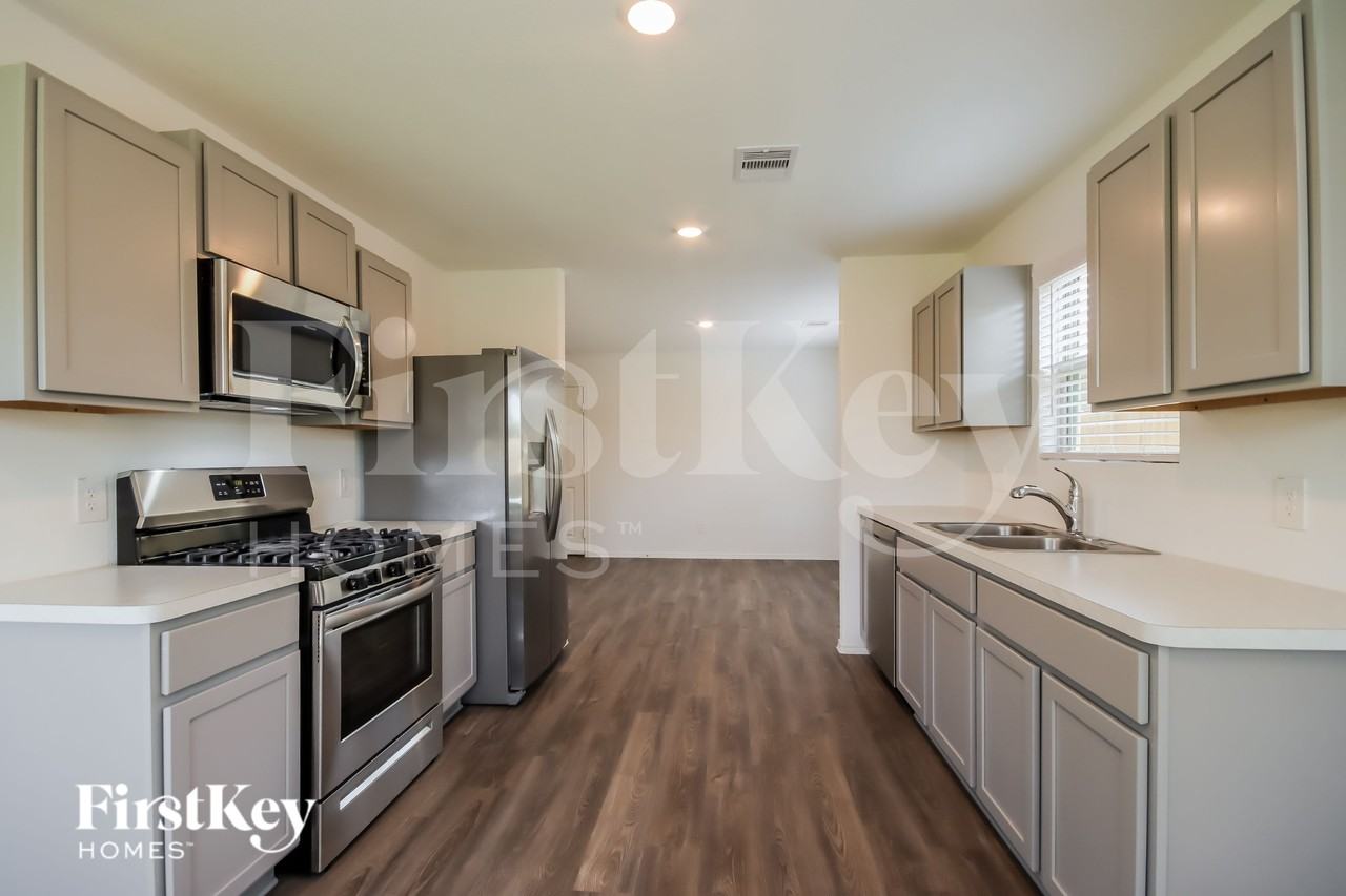 1302 Vincente Ct - Photo 6 of 16