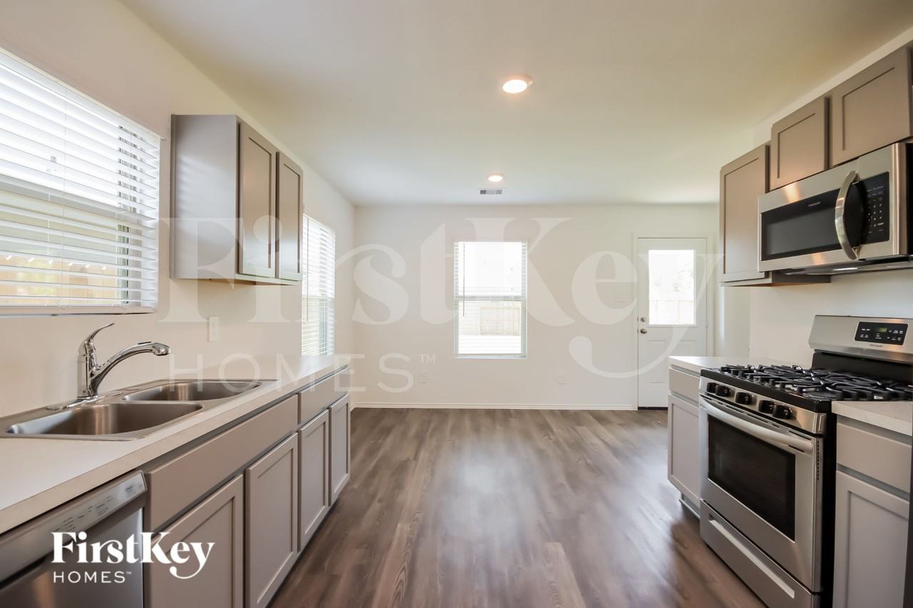 1302 Vincente Ct - Photo 7 of 16