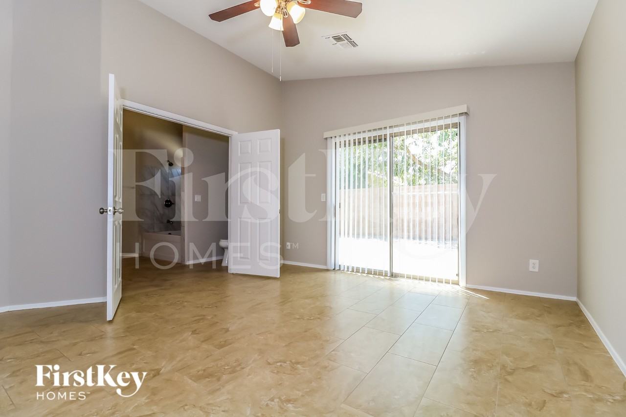 5859 W Cochise Dr - Photo 4 of 16