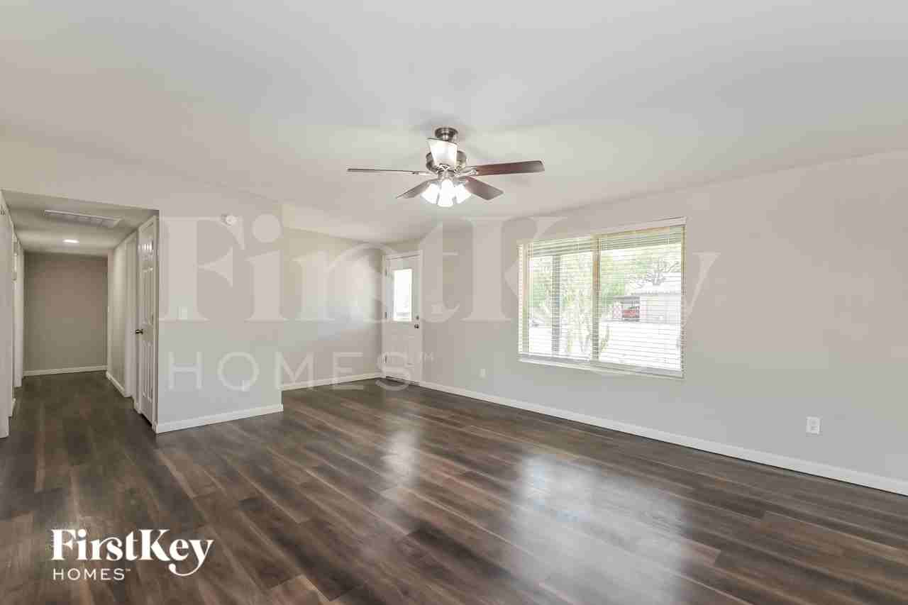 7511 E Toronto St - Photo 2 of 15