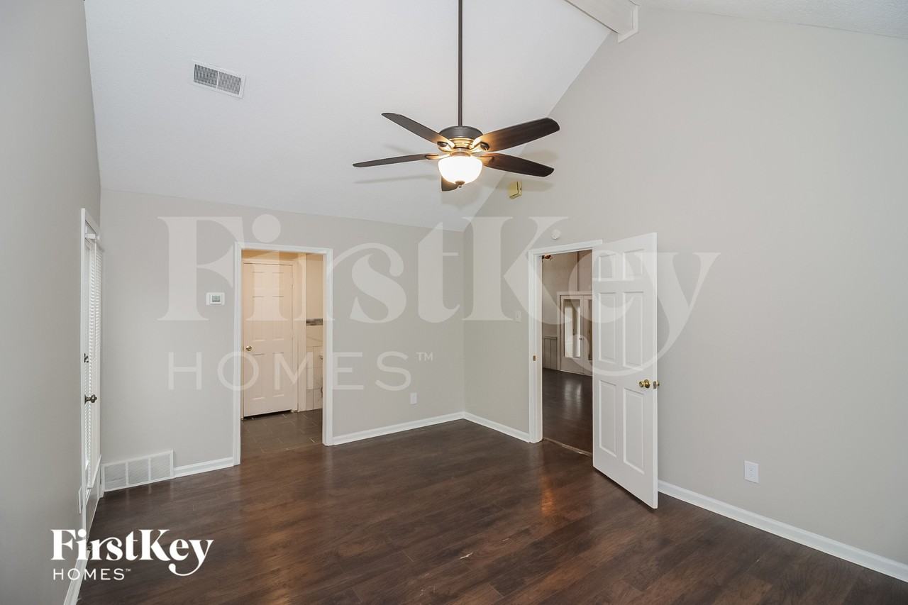 8282 Shallow Glen Trl - Photo 5 of 15