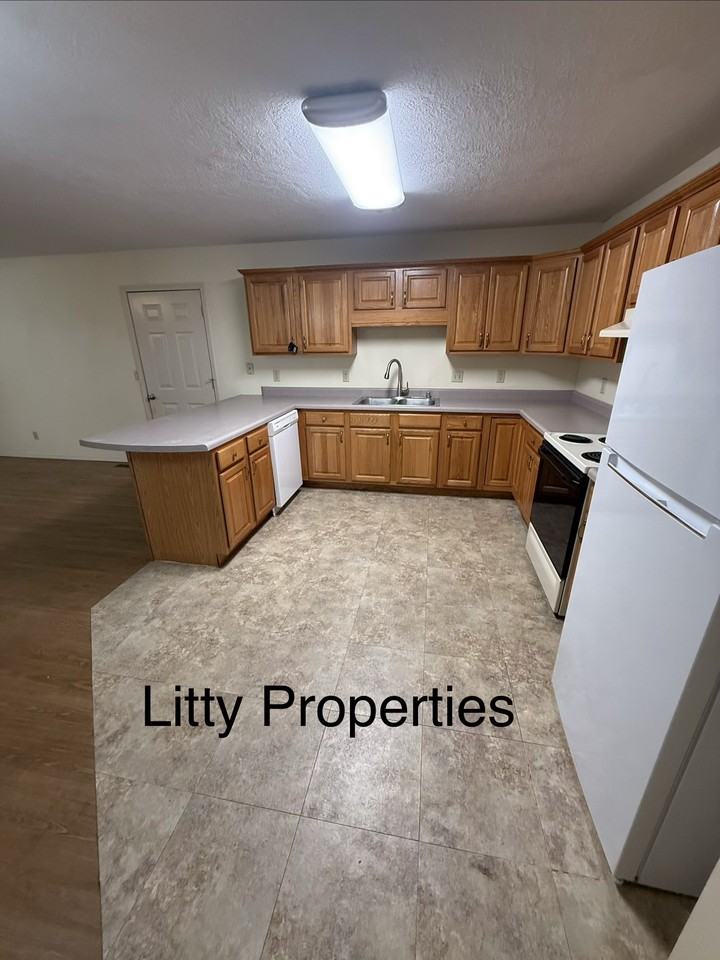 1507 Arena Dr #1 - Photo 3 of 10