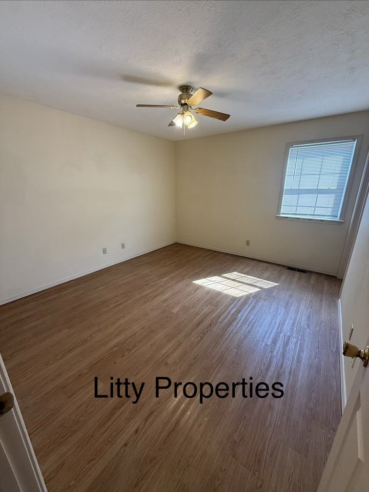 1507 Arena Dr #1 - Photo 4 of 10