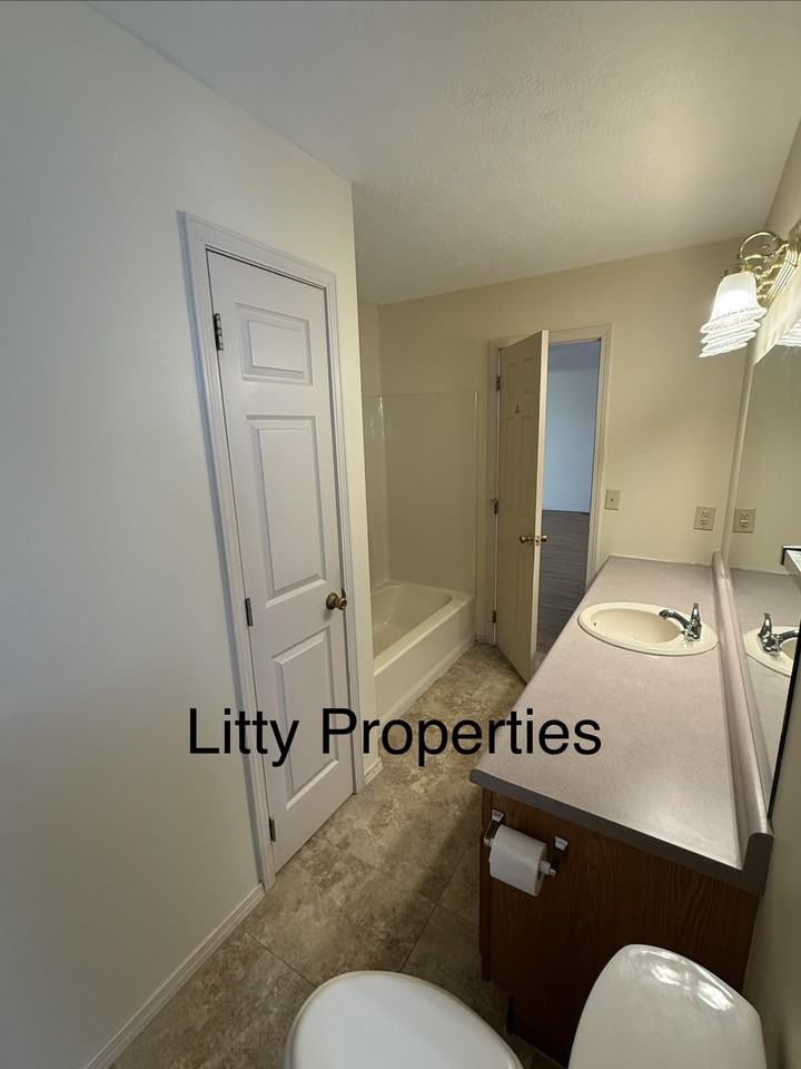 1507 Arena Dr #1 - Photo 5 of 10
