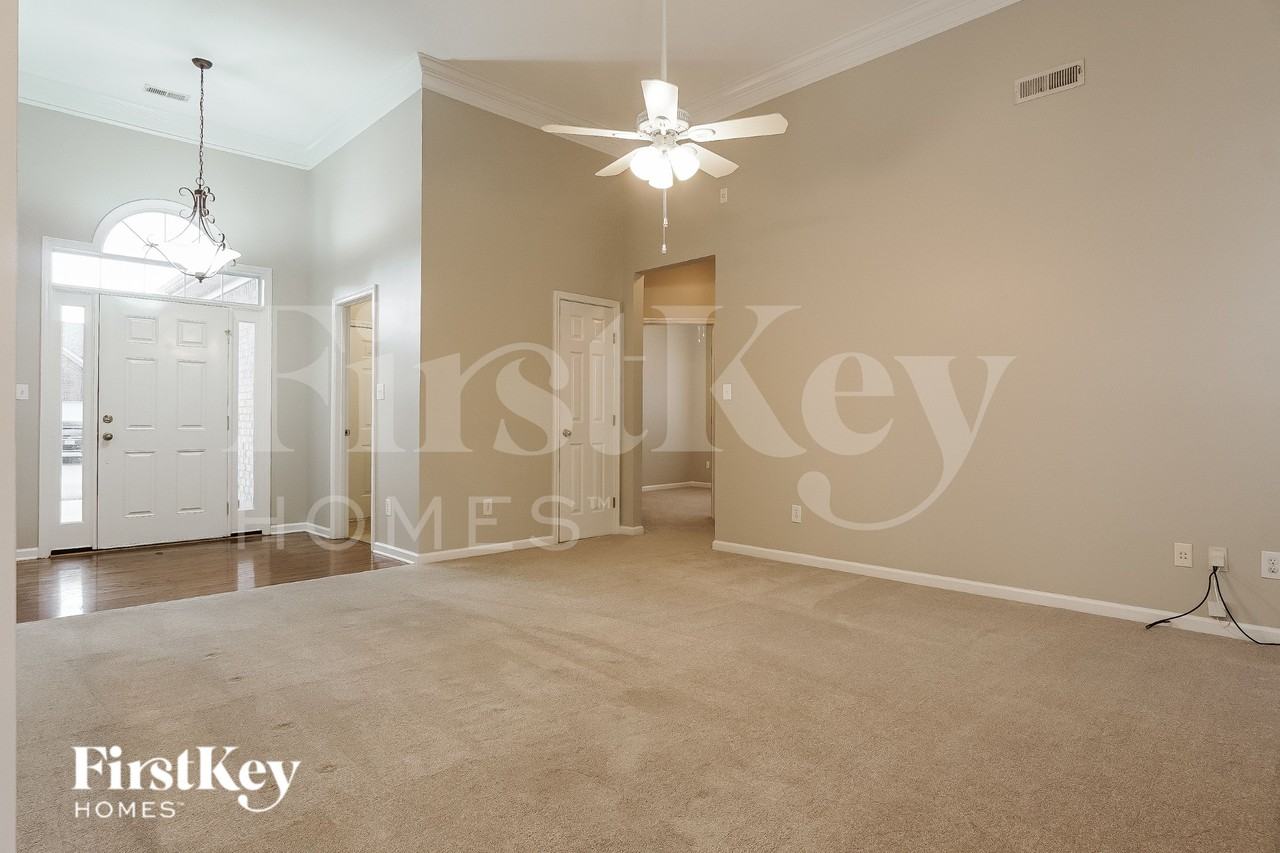465 Bentmoor Way - Photo 4 of 15