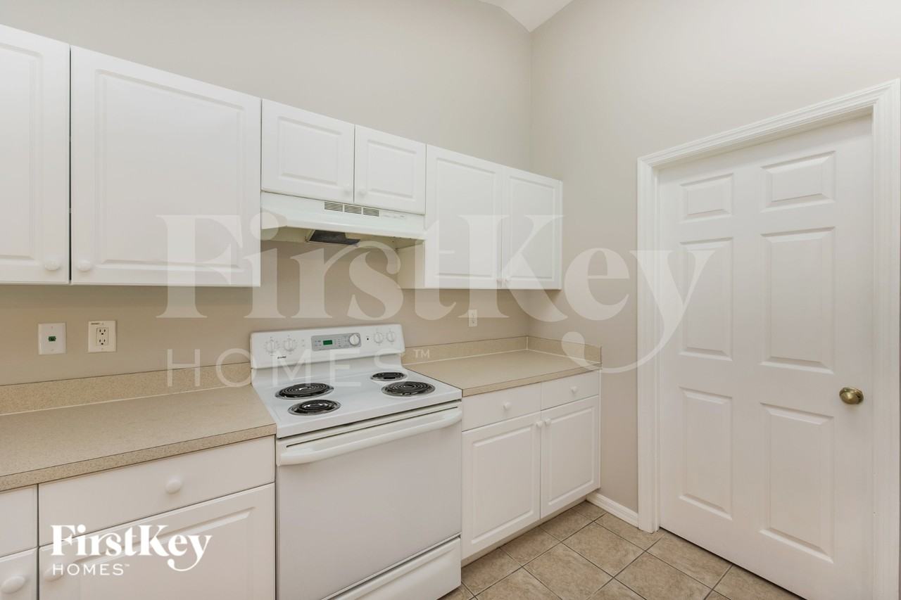 740 Nina Ave S - Photo 6 of 16