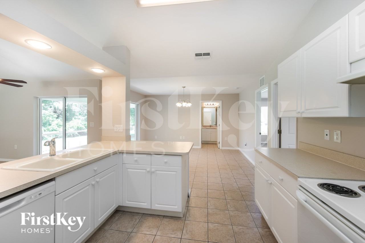 740 Nina Ave S - Photo 7 of 16