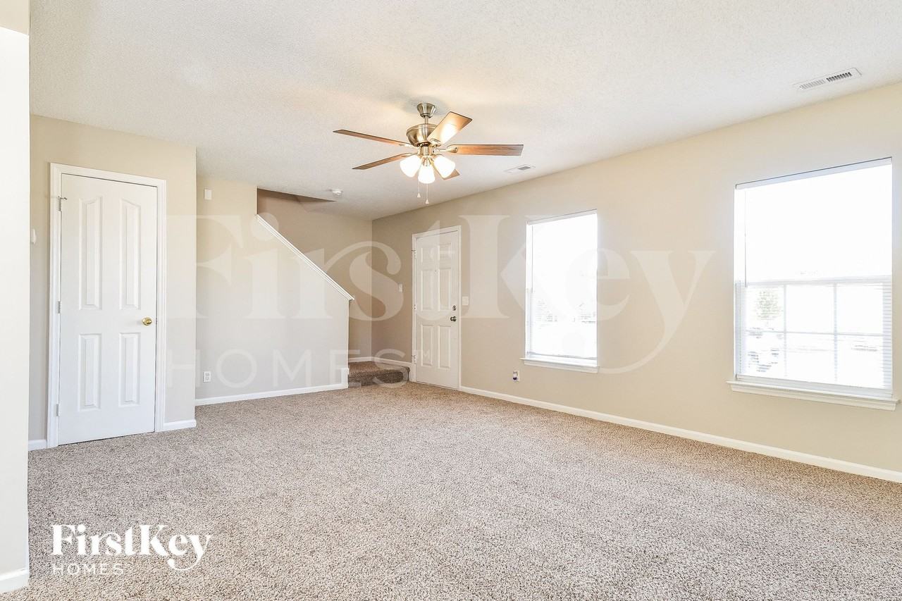 4303 Brecon Ln - Photo 4 of 15