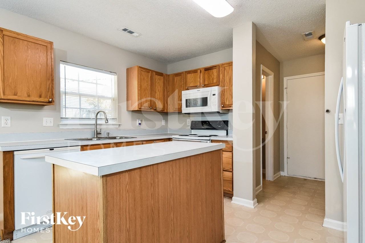 4303 Brecon Ln - Photo 5 of 15