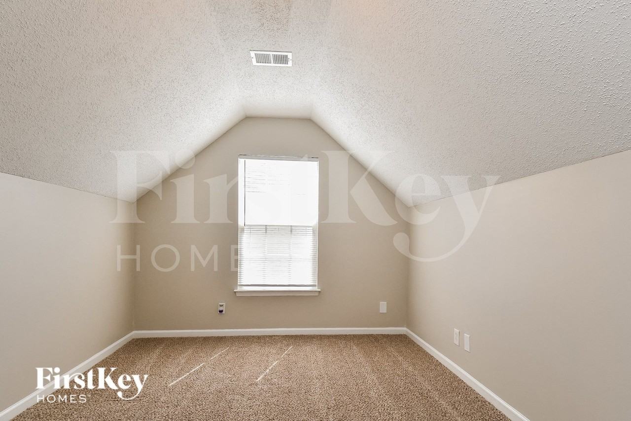 4303 Brecon Ln - Photo 7 of 15