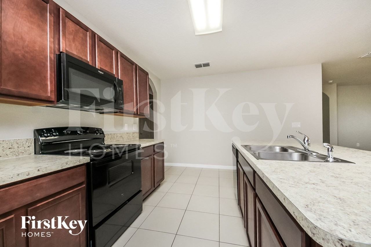 1425 Tawny Ridge Rd - Photo 7 of 17