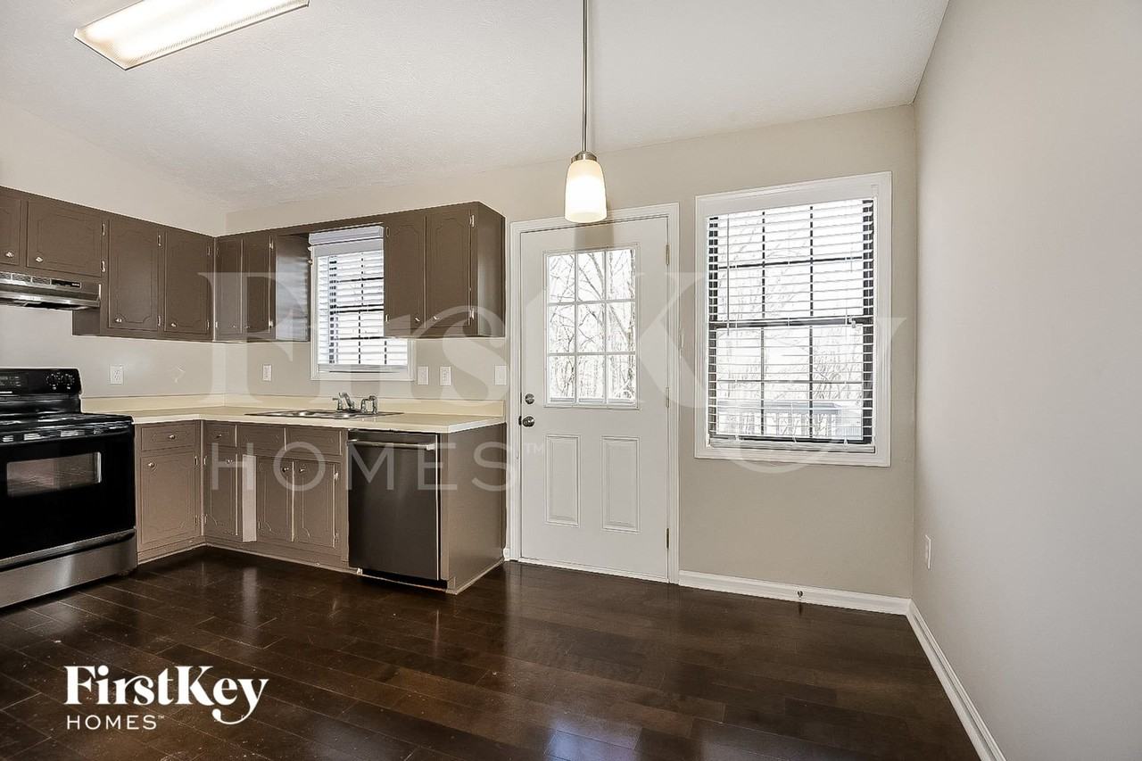 4169 Warren Rd - Photo 5 of 15