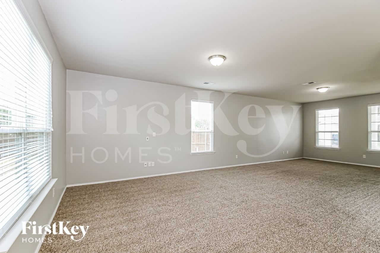 2209 Windsor Farms Dr - Photo 5 of 16