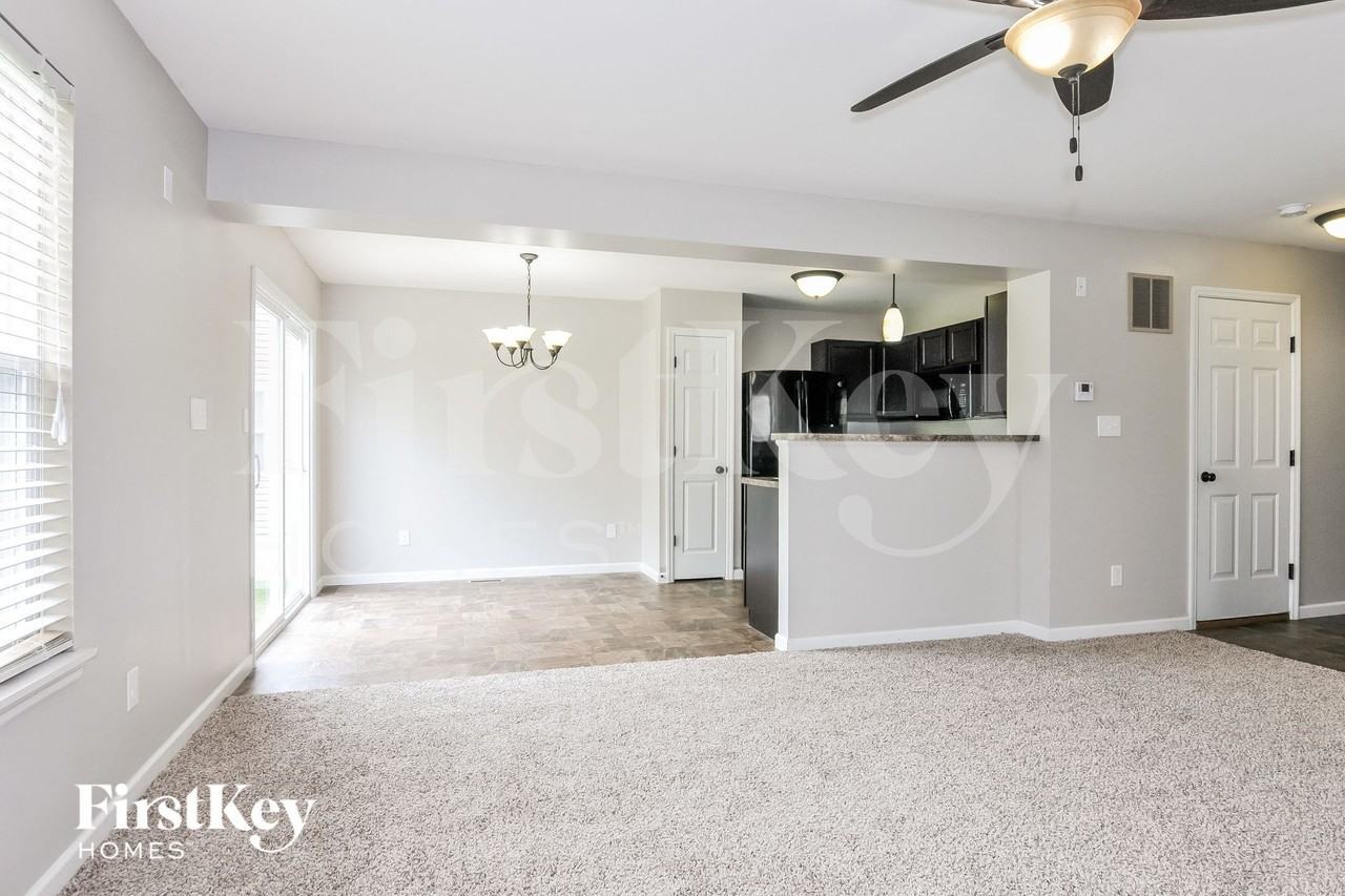 824 Cadbury Dr - Photo 4 of 16