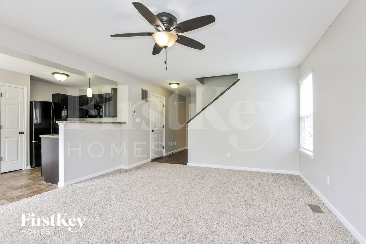824 Cadbury Dr - Photo 5 of 16