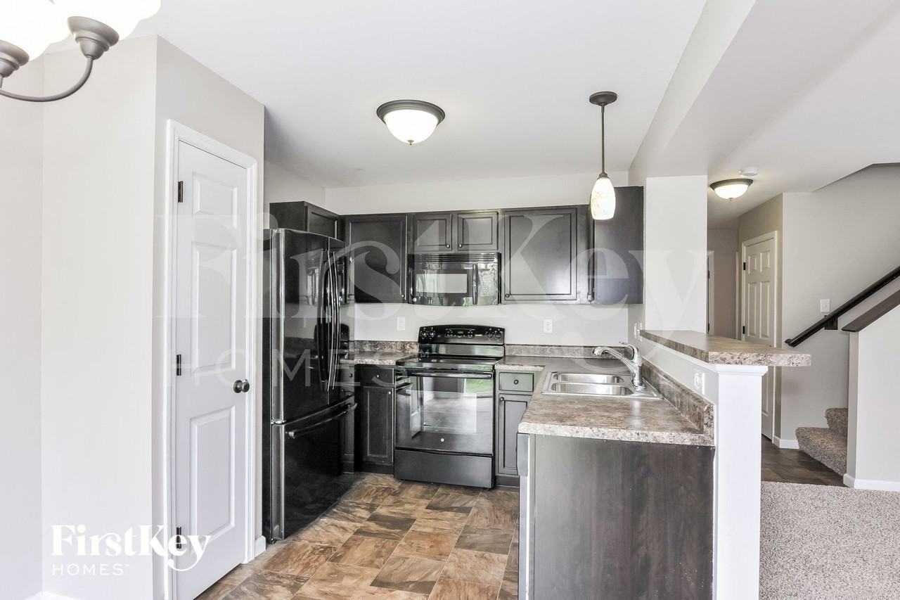 824 Cadbury Dr - Photo 7 of 16