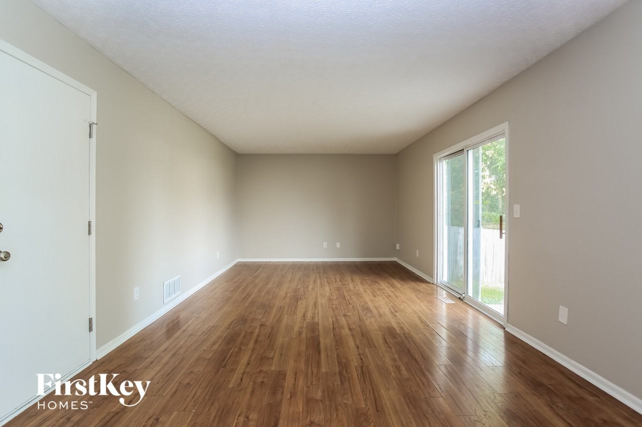 868 Windy Hill Ln - Photo 3 of 15
