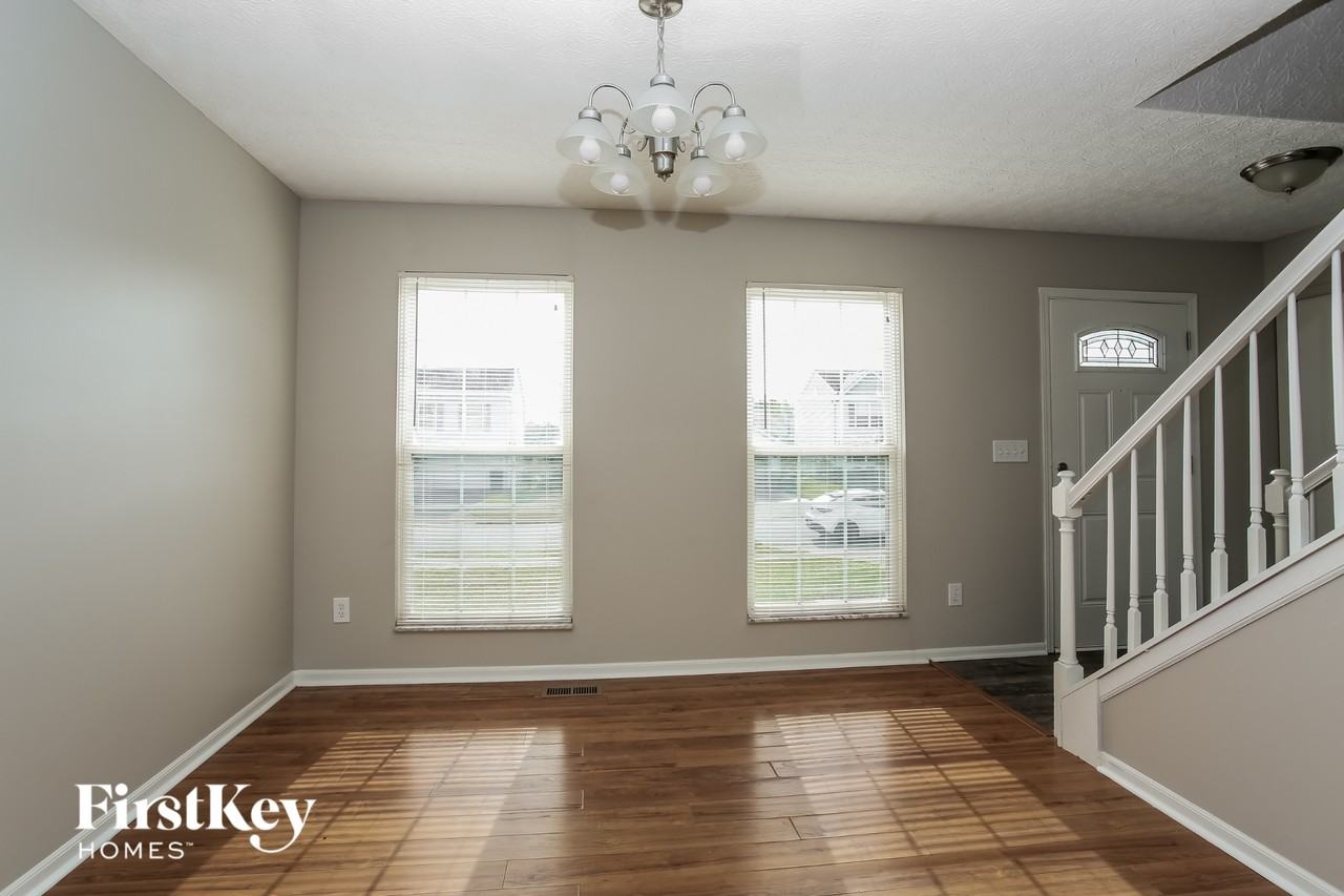 868 Windy Hill Ln - Photo 4 of 15