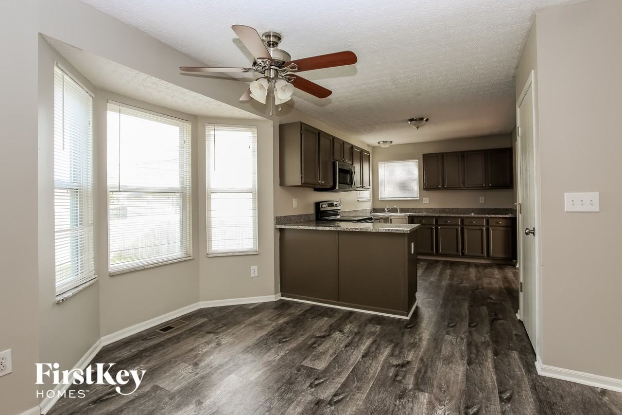 868 Windy Hill Ln - Photo 5 of 15