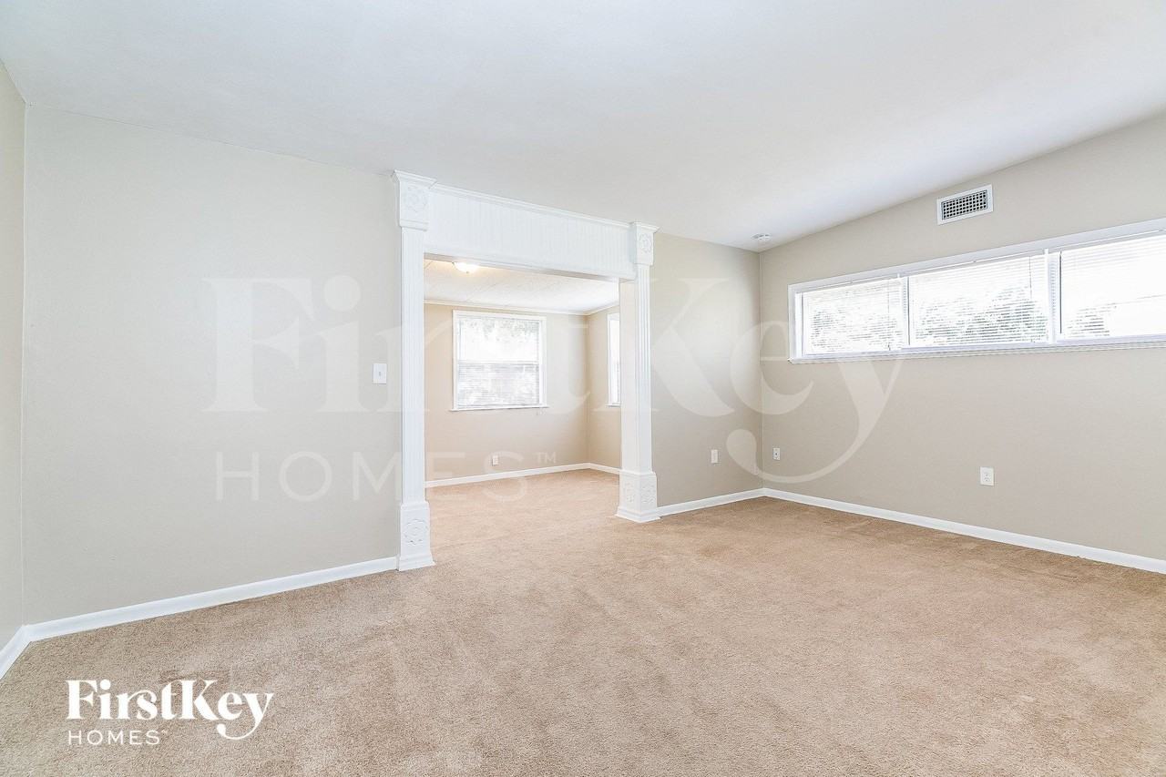 813 W Highland Dr - Photo 3 of 16