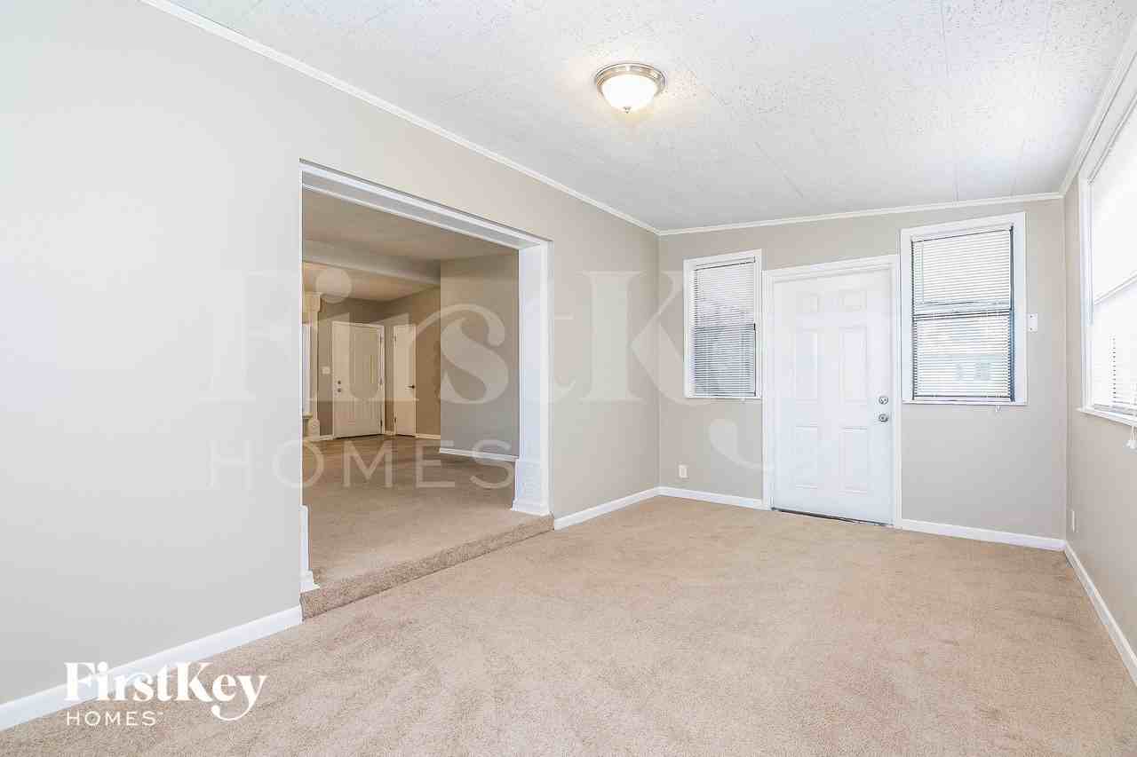 813 W Highland Dr - Photo 4 of 16