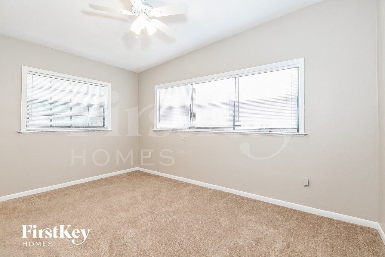 813 W Highland Dr - Photo 7 of 16