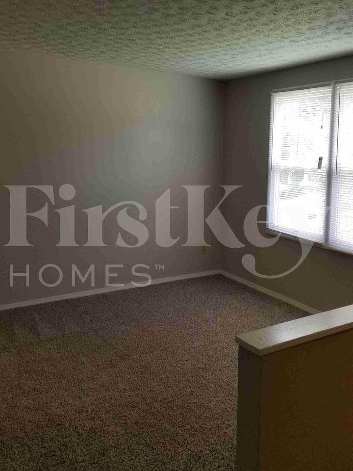 8075 Eliot Dr - Photo 3 of 28