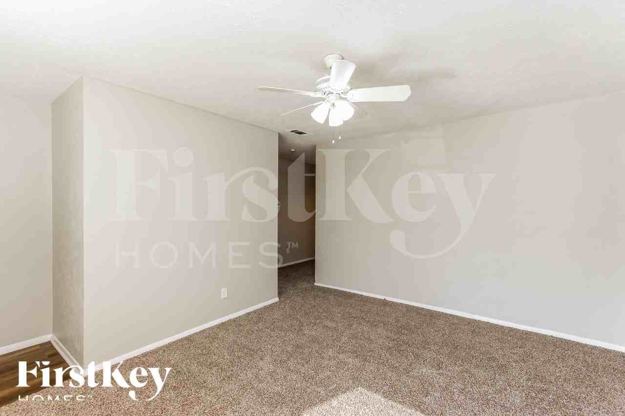7847 Robincreek Dr - Photo 3 of 17