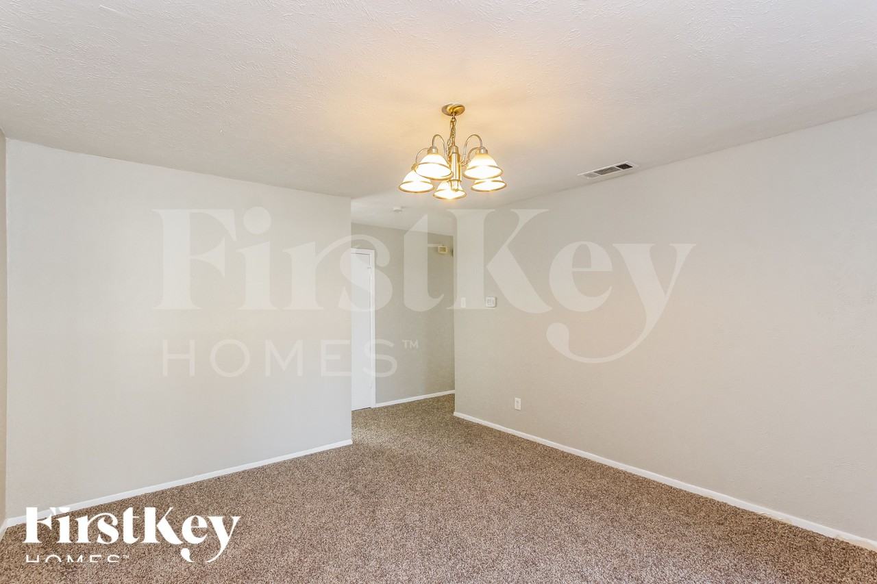 7847 Robincreek Dr - Photo 4 of 17