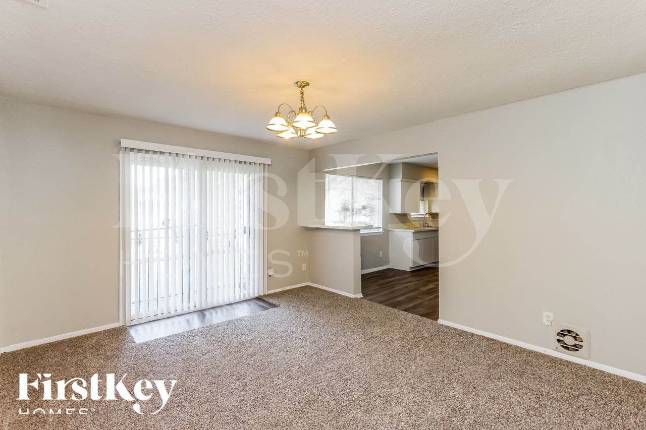 7847 Robincreek Dr - Photo 6 of 17