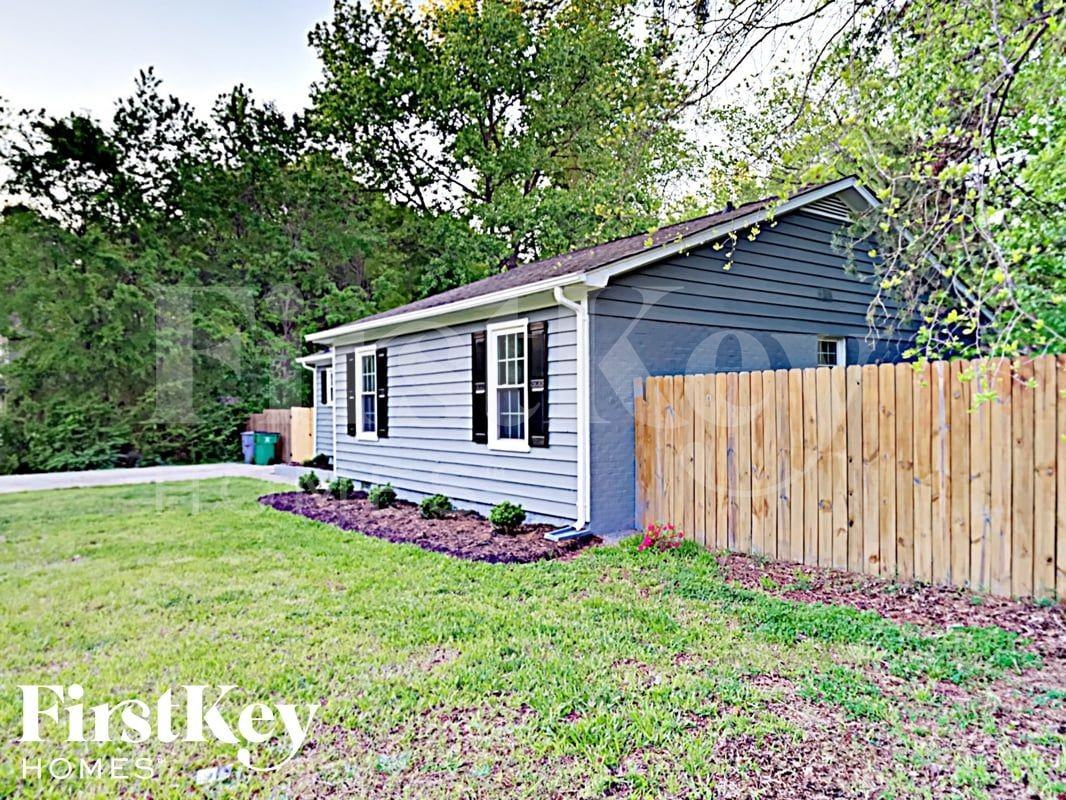 7105 Barcliff Dr - Photo 3 of 16