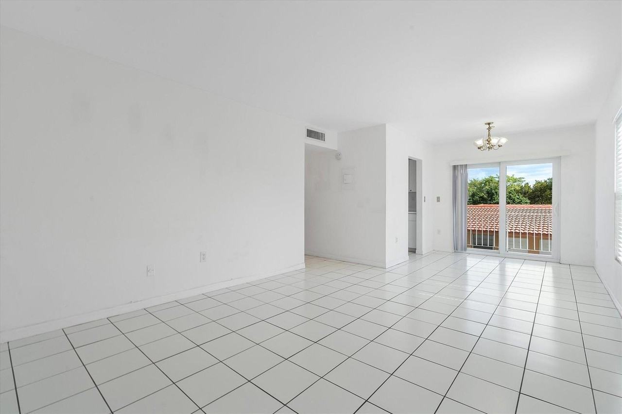 2138 Sw 6th St - Photo 2 of 8