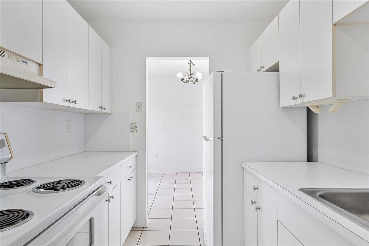 2138 Sw 6th St - Photo 5 of 8