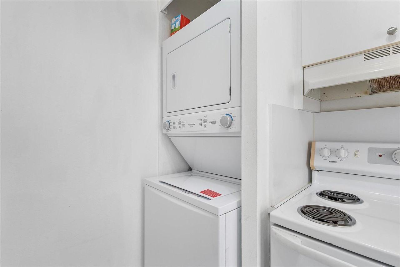 2138 Sw 6th St - Photo 7 of 8