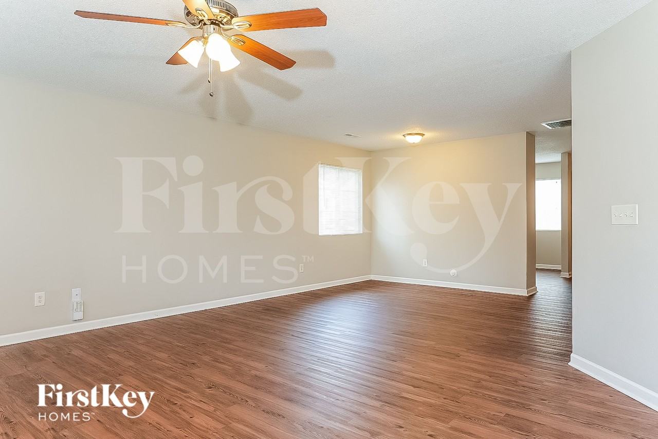 5105 Mallison Way - Photo 3 of 15