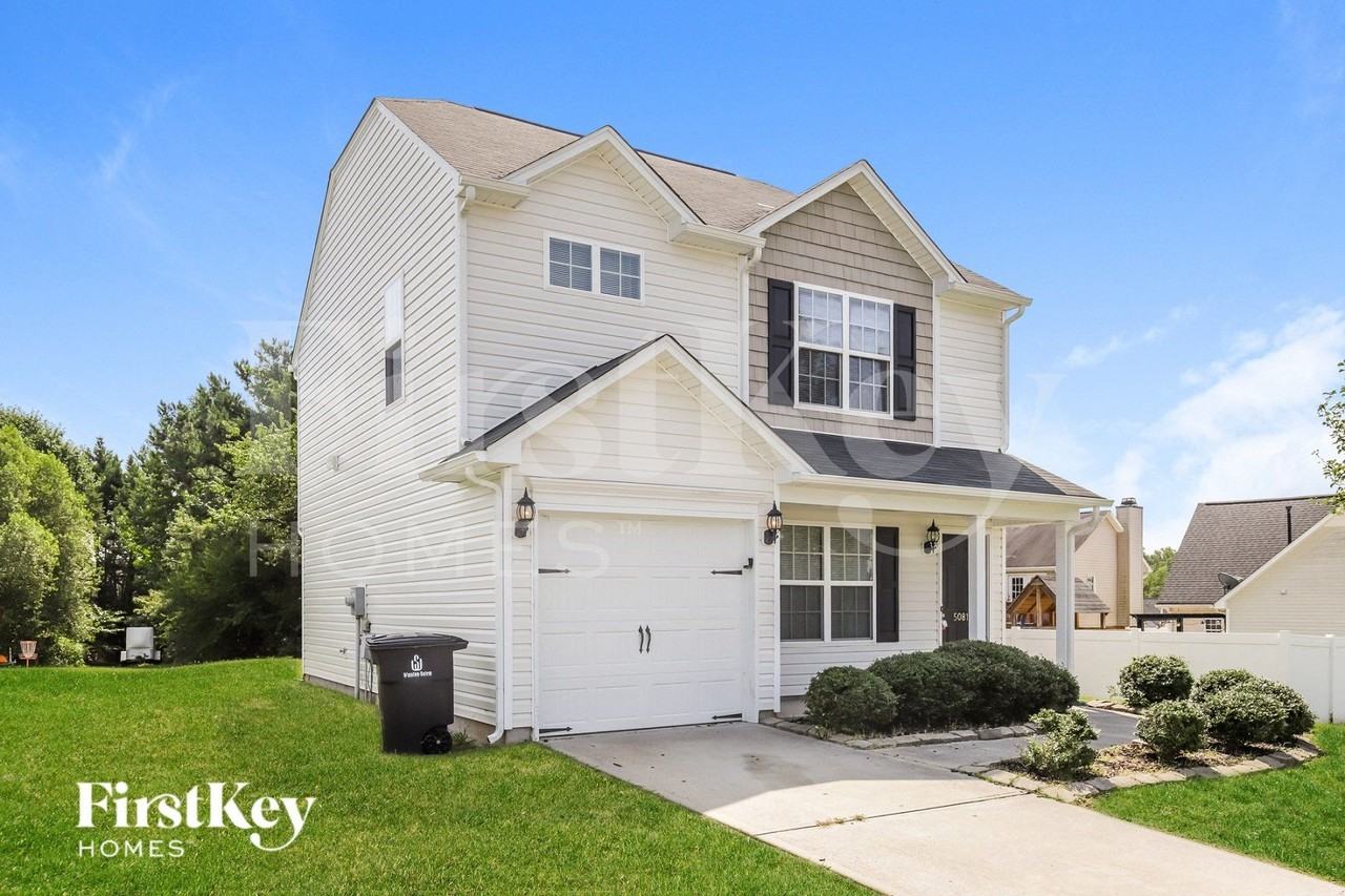 5081 Hogan Point Ct - Photo 3 of 16