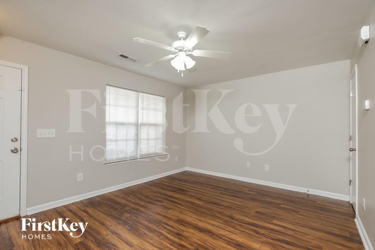 5081 Hogan Point Ct - Photo 5 of 16